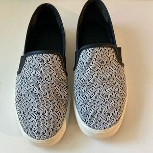 Vince Black and White Geometric Flats
